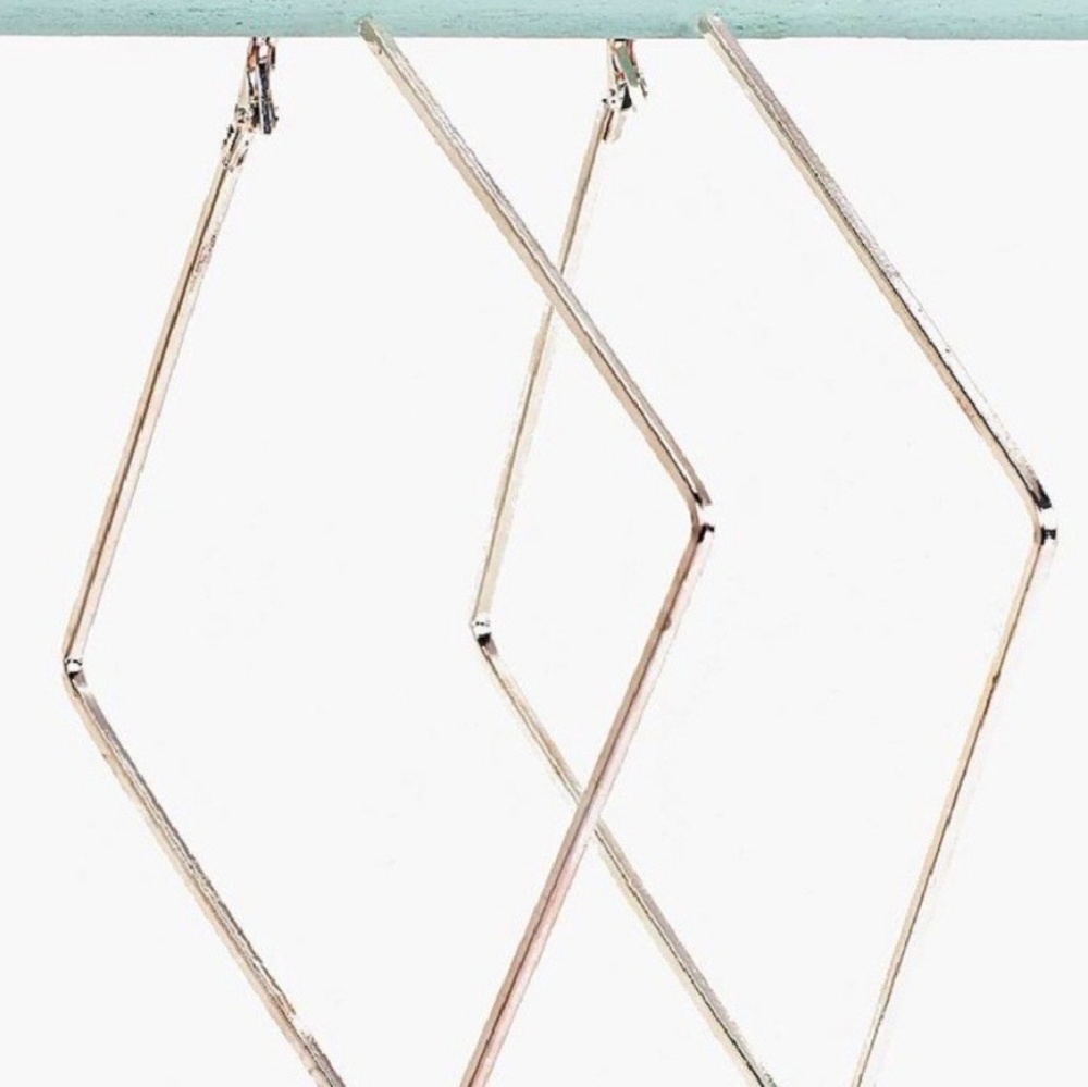 Silver Diamond Shape Hoop Earrings 💋